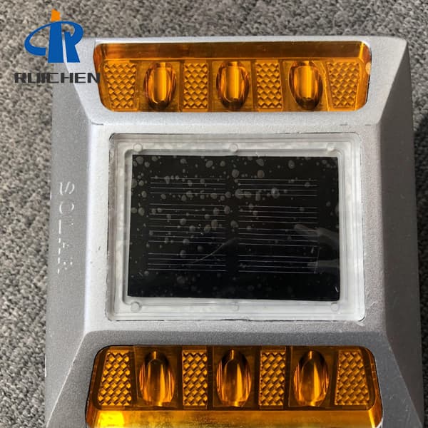 <h3>Square Road Solar Stud Light For City Road With Anchors </h3>
